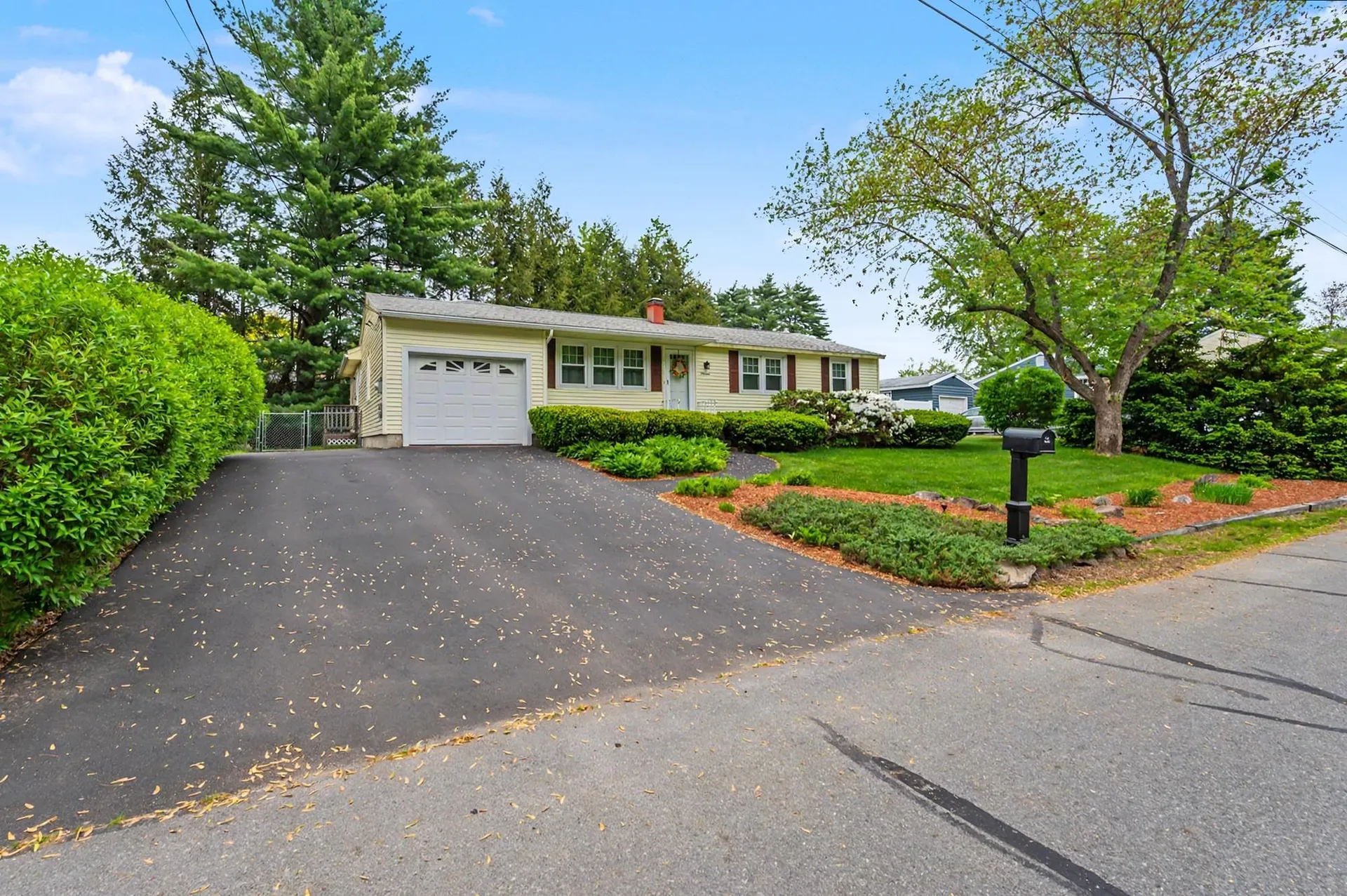 14 Upstone Drive Nashua NH 03063
