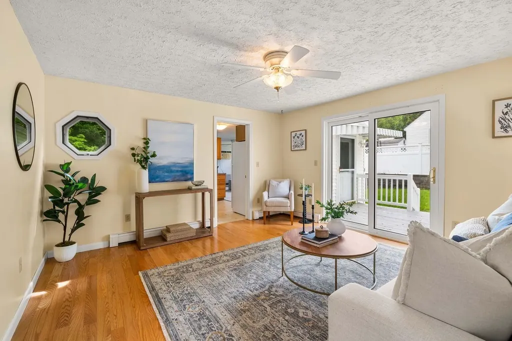 8 Maplewood Avenue Goffstown NH 03045