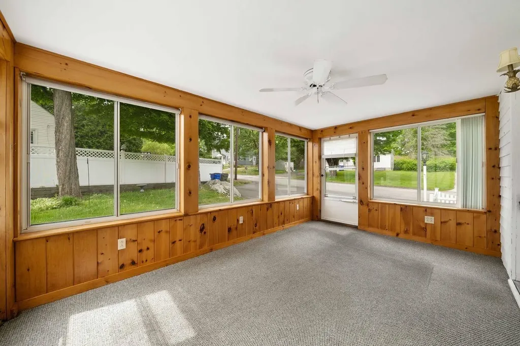 8 Maplewood Avenue Goffstown NH 03045