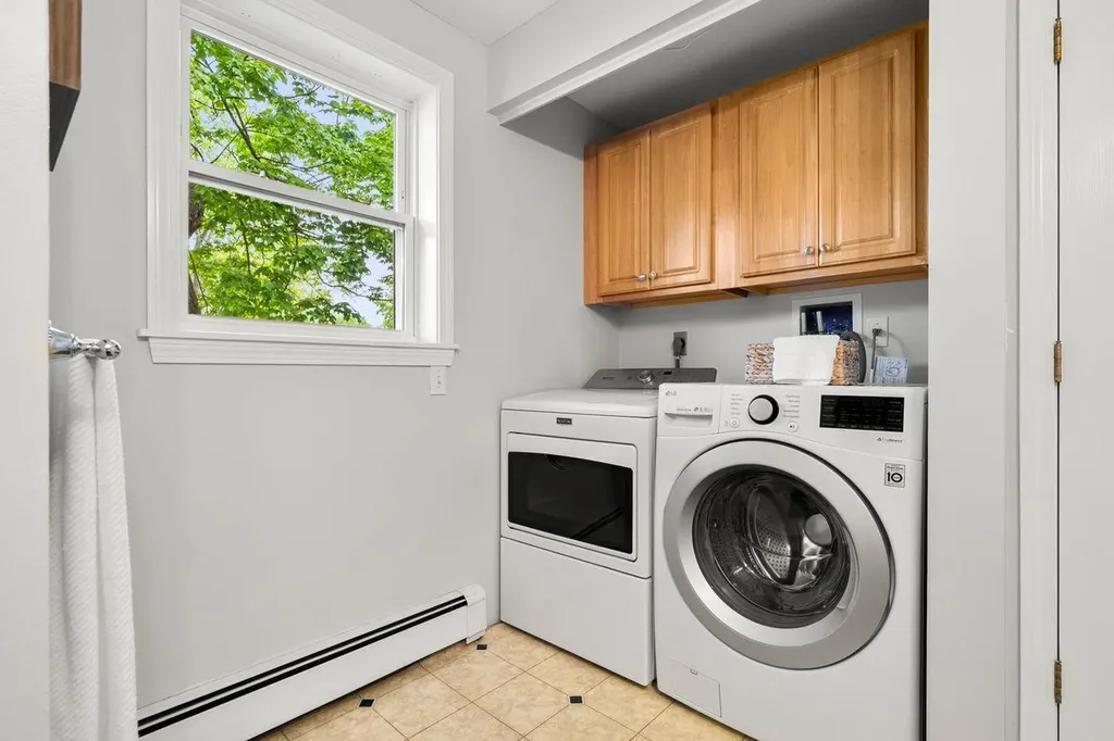 8 Maplewood Avenue Goffstown NH 03045