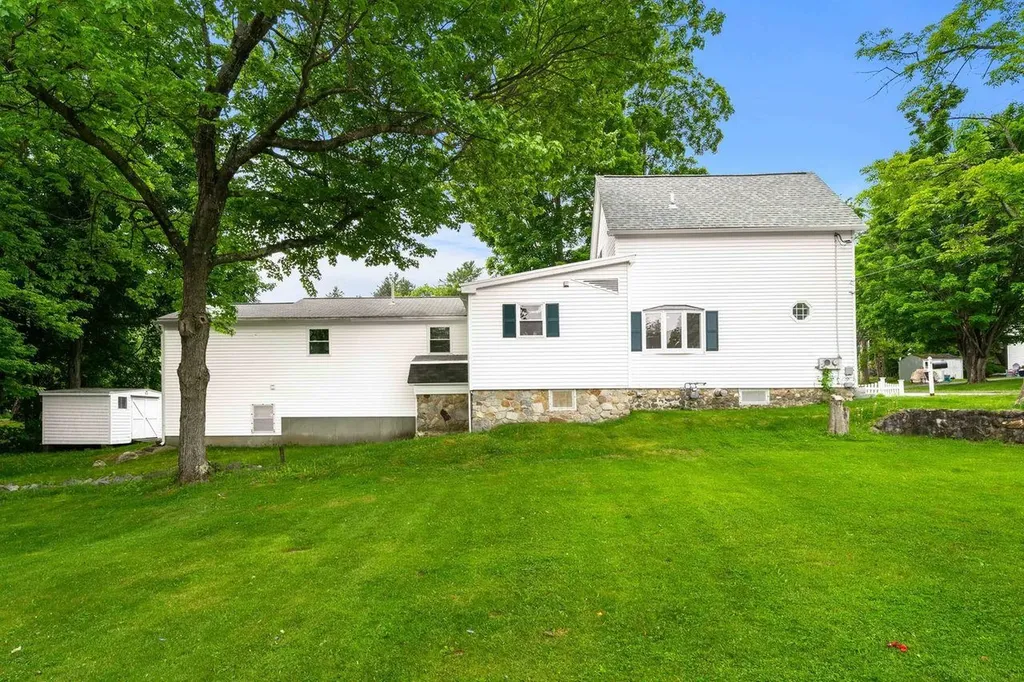 8 Maplewood Avenue Goffstown NH 03045
