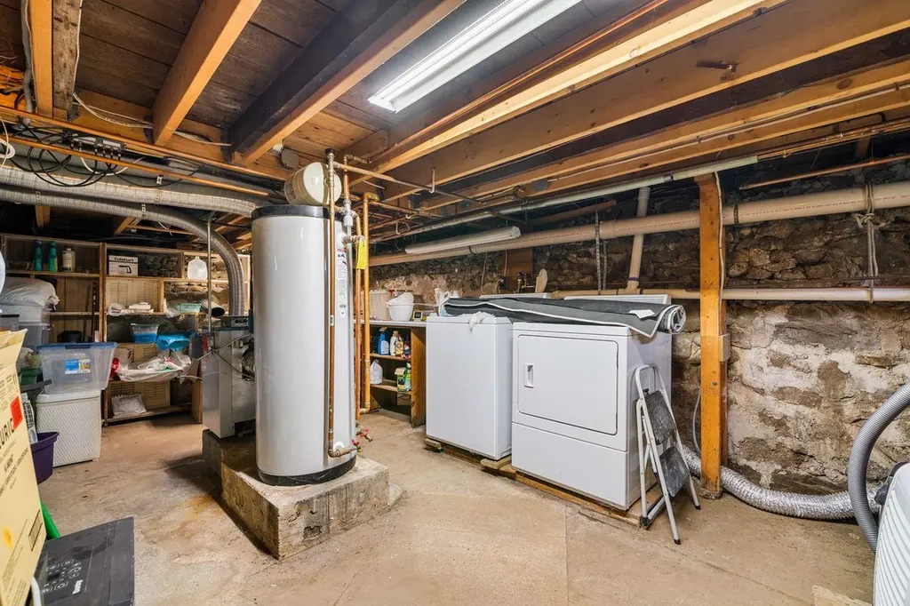 8 Maplewood Avenue Goffstown NH 03045