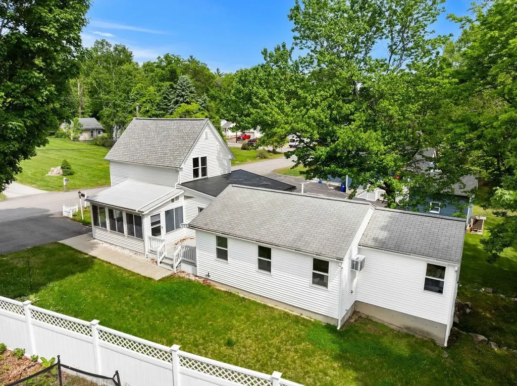 8 Maplewood Avenue Goffstown NH 03045