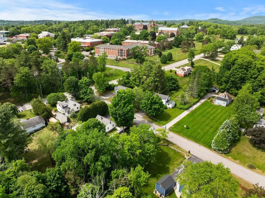 8 Maplewood Avenue Goffstown NH 03045