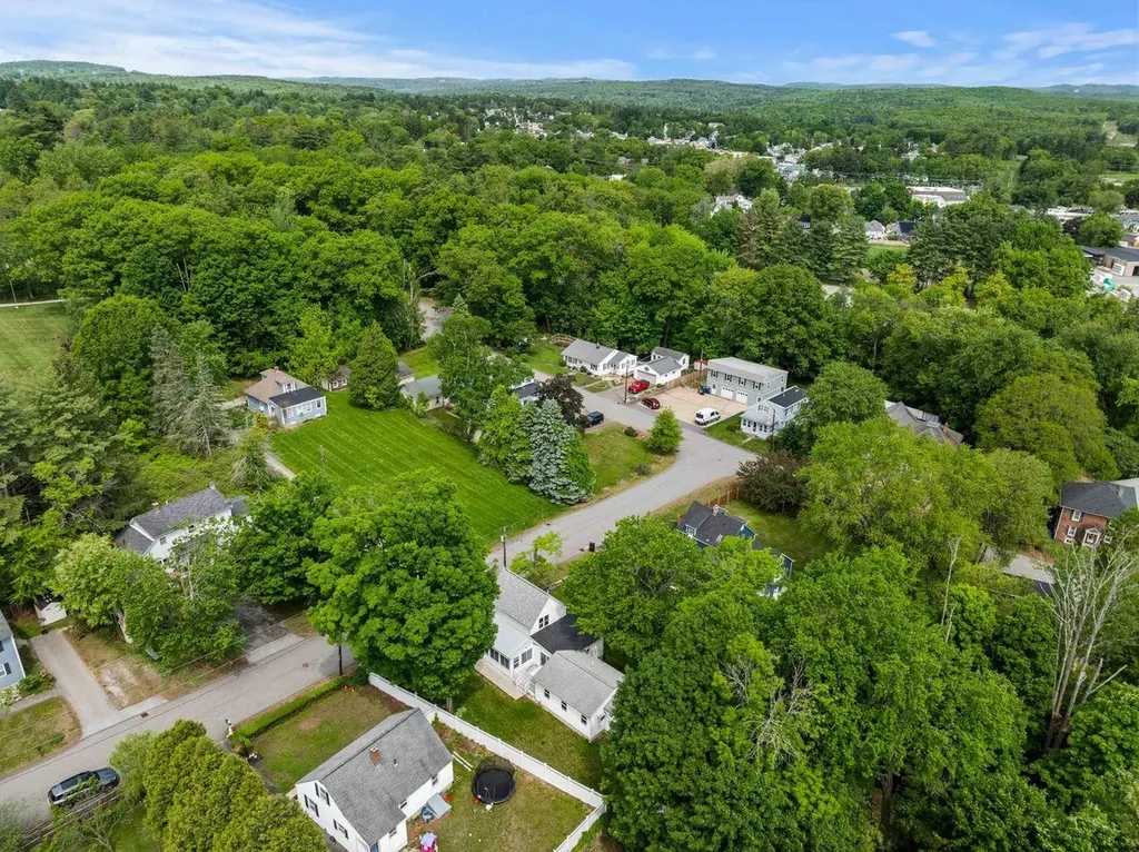 8 Maplewood Avenue Goffstown NH 03045