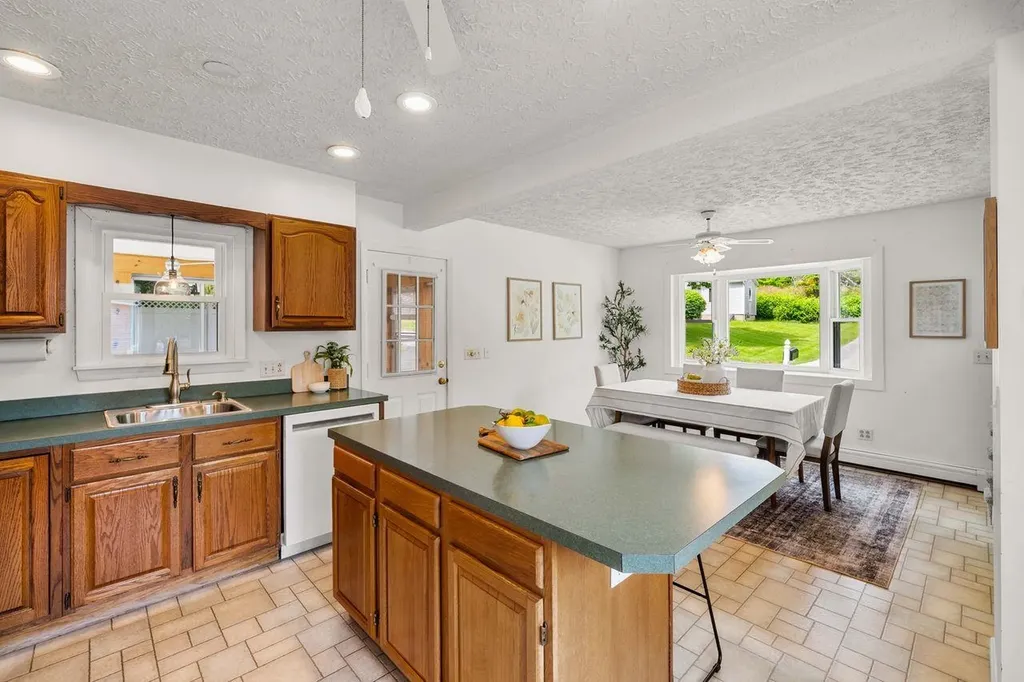 8 Maplewood Avenue Goffstown NH 03045