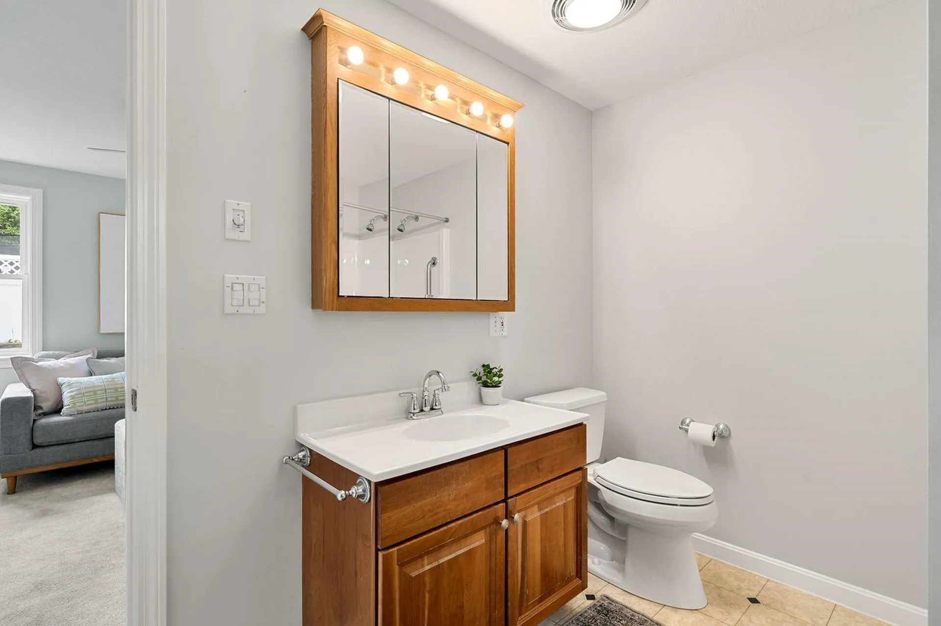 8 Maplewood Avenue Goffstown NH 03045