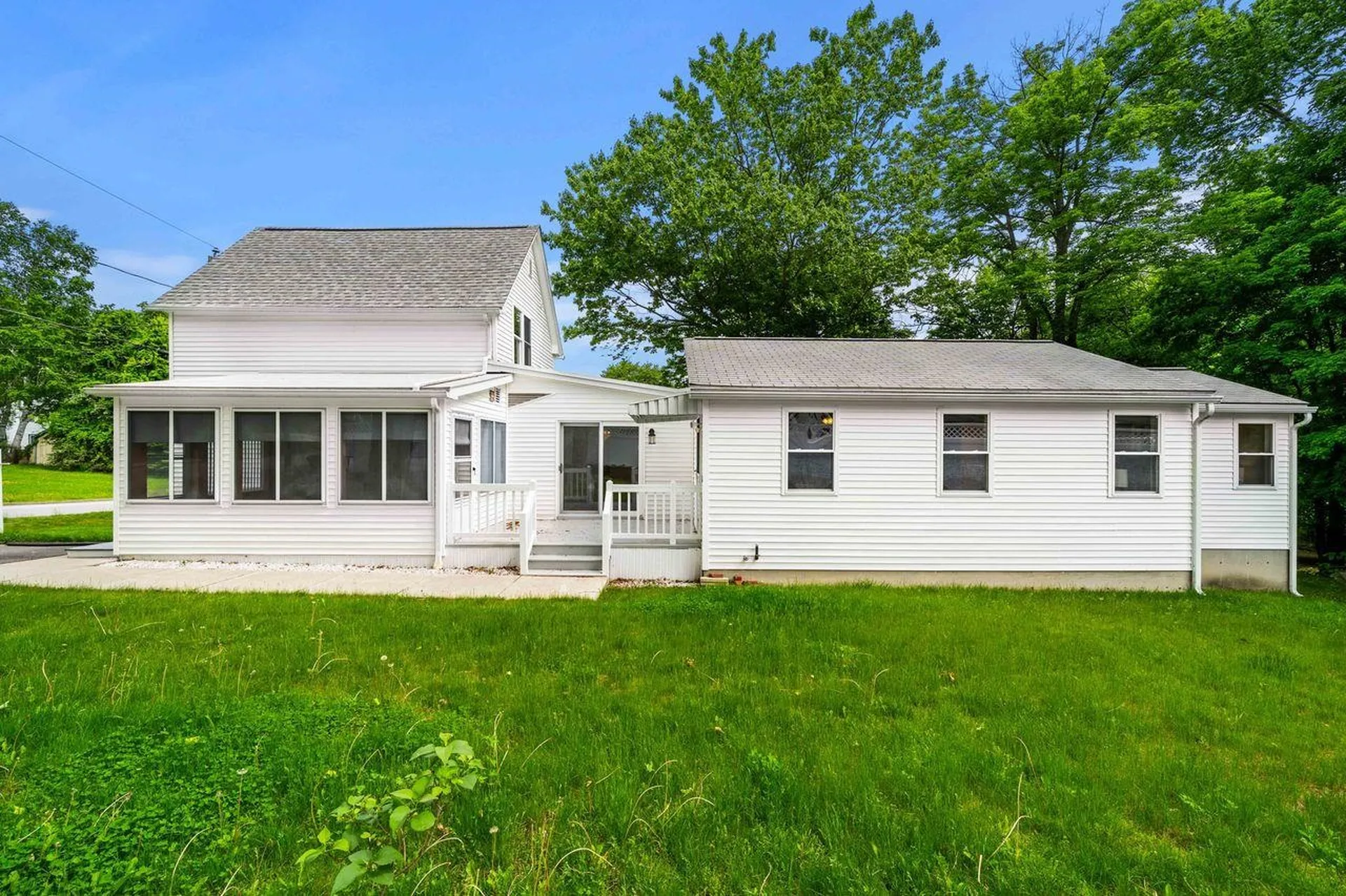 8 Maplewood Avenue Goffstown NH 03045