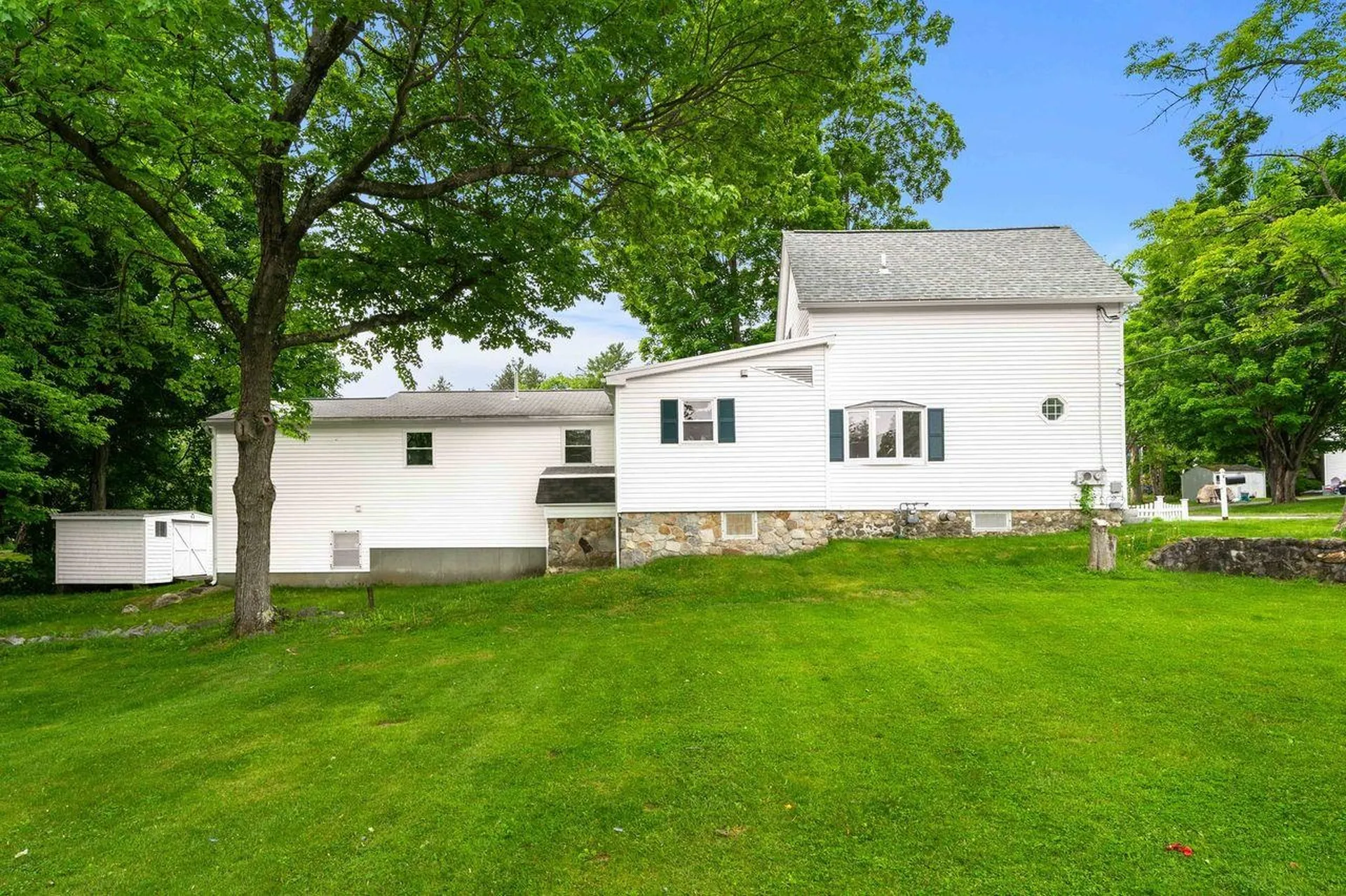 8 Maplewood Avenue Goffstown NH 03045