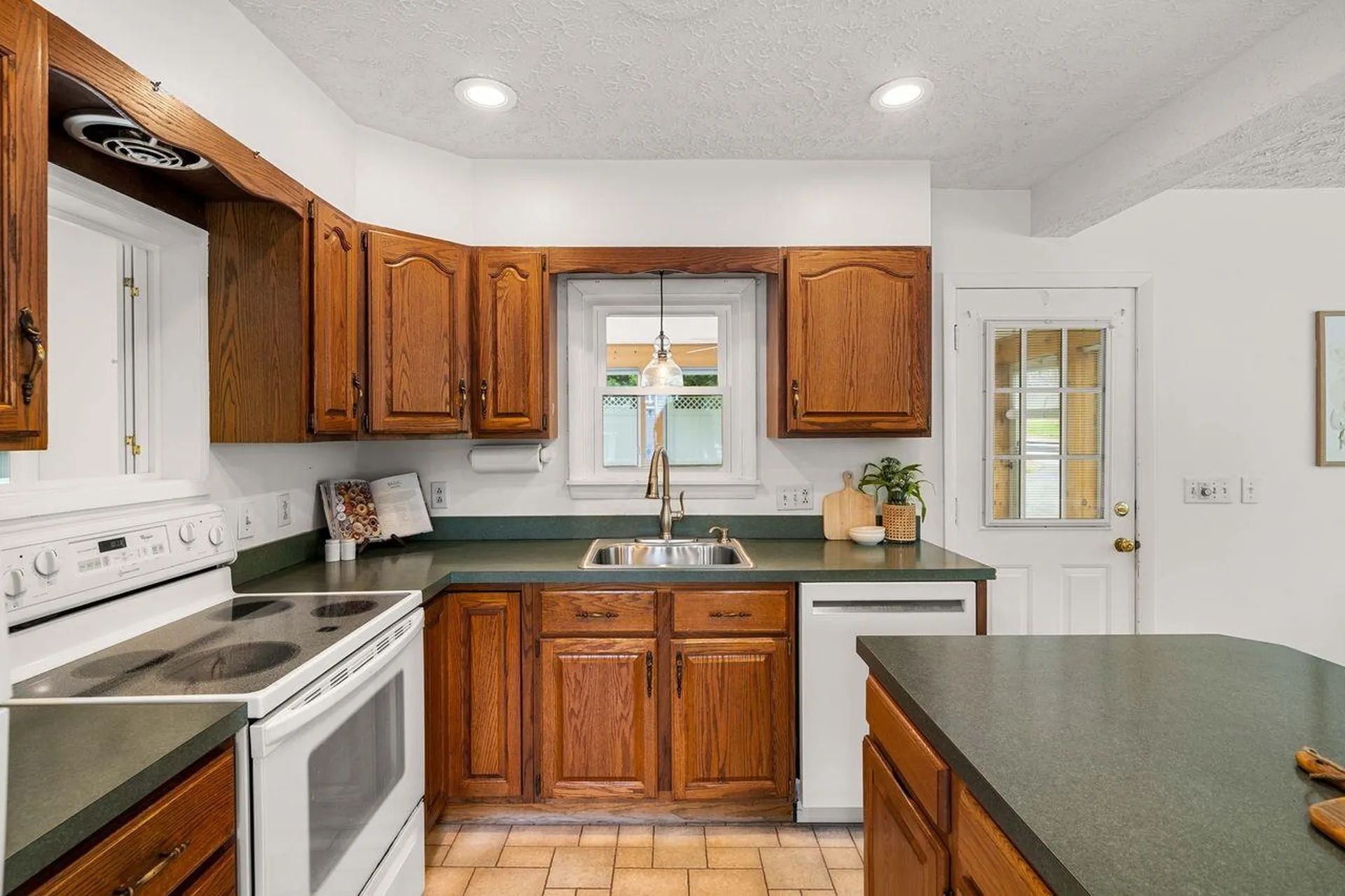 8 Maplewood Avenue Goffstown NH 03045