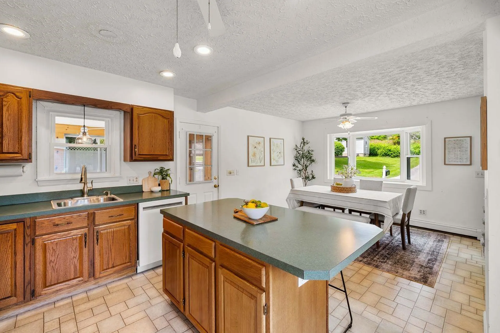 8 Maplewood Avenue Goffstown NH 03045