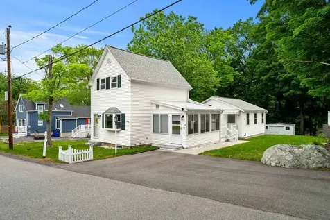8 Maplewood Avenue Goffstown NH 03045