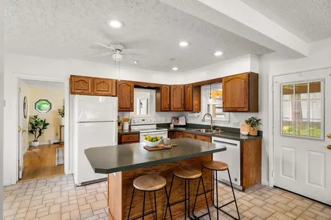 8 Maplewood Avenue Goffstown NH 03045