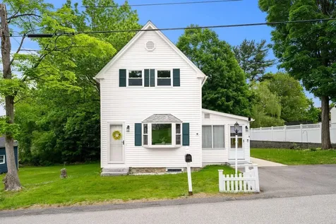 8 Maplewood Avenue Goffstown NH 03045
