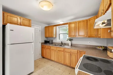 8 Maplewood Avenue Goffstown NH 03045