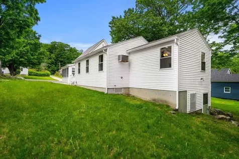8 Maplewood Avenue Goffstown NH 03045