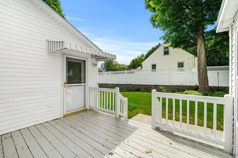 8 Maplewood Avenue Goffstown NH 03045