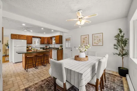 8 Maplewood Avenue Goffstown NH 03045