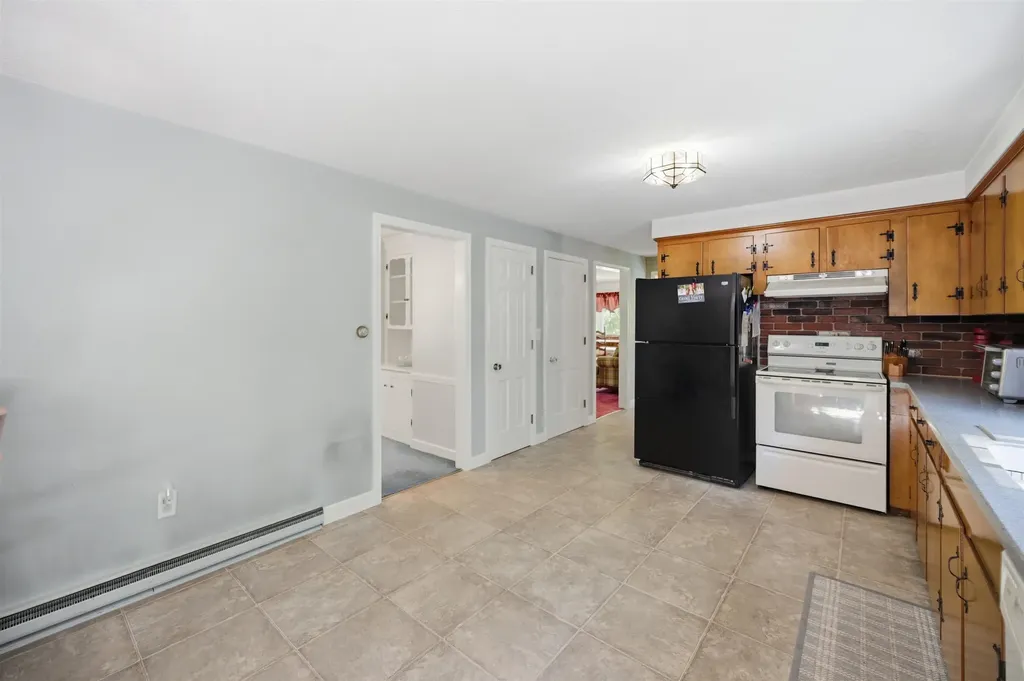 23 Rustic Lane Plaistow NH 03865