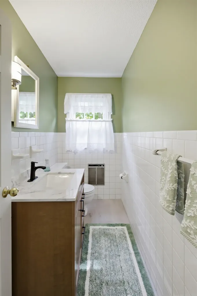 23 Rustic Lane Plaistow NH 03865