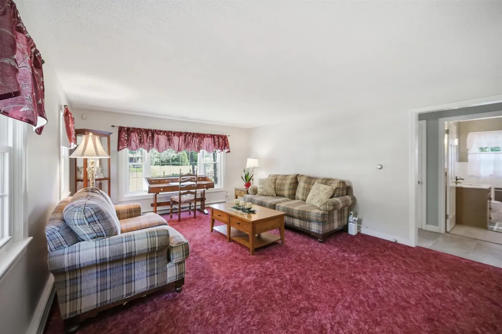 23 Rustic Lane Plaistow NH 03865