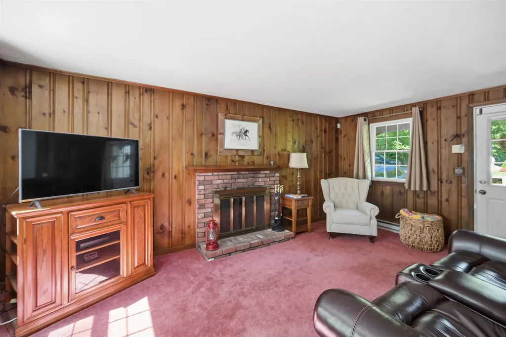 23 Rustic Lane Plaistow NH 03865