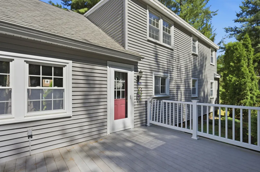 23 Rustic Lane Plaistow NH 03865