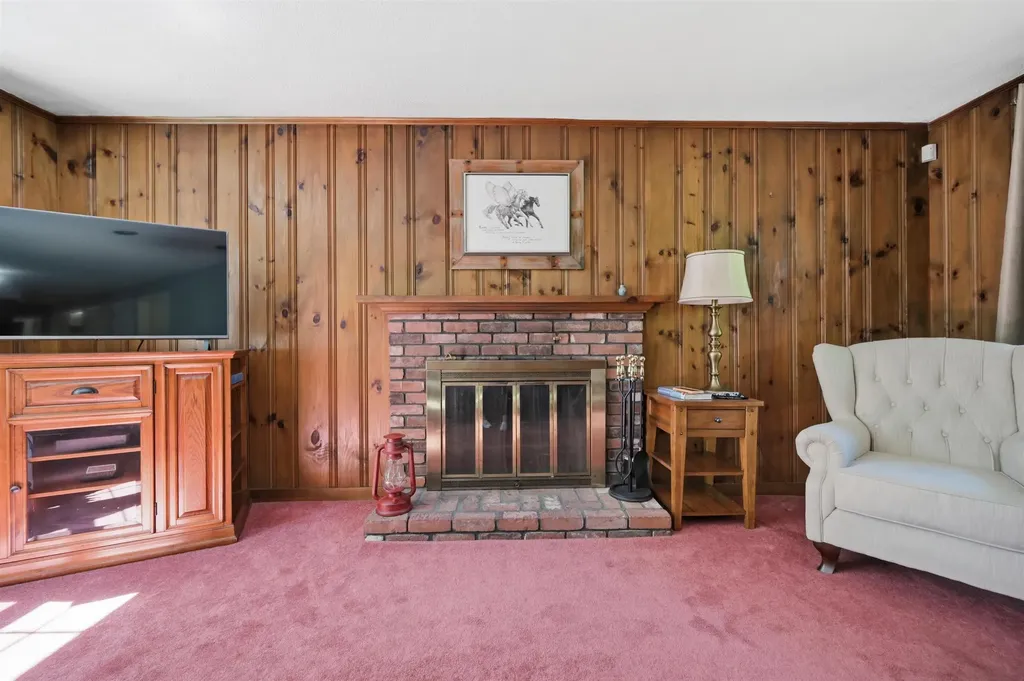 23 Rustic Lane Plaistow NH 03865