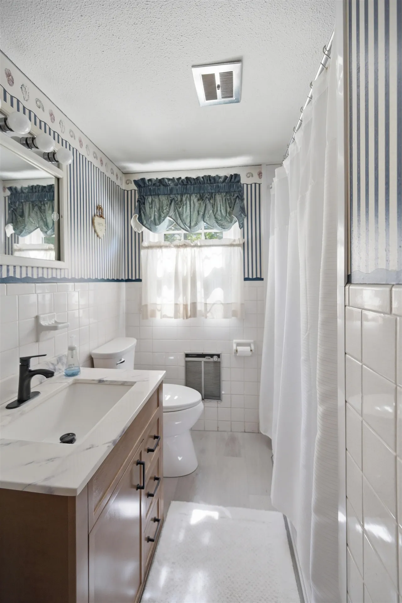 23 Rustic Lane Plaistow NH 03865