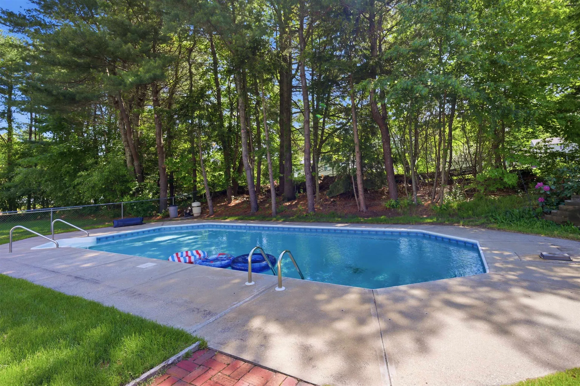 23 Rustic Lane Plaistow NH 03865