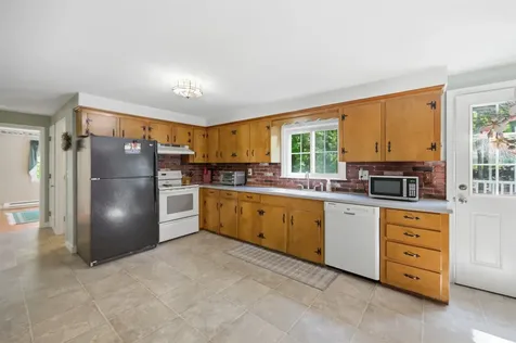 23 Rustic Lane Plaistow NH 03865