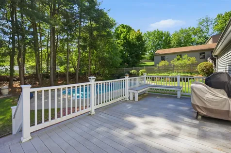 23 Rustic Lane Plaistow NH 03865