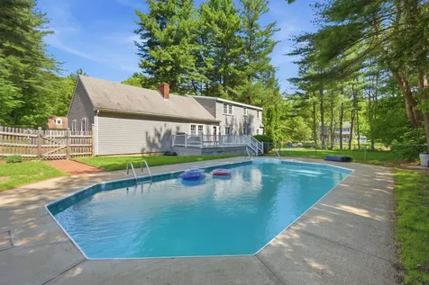 23 Rustic Lane Plaistow NH 03865