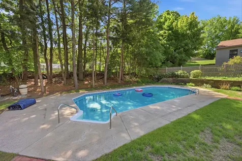 23 Rustic Lane Plaistow NH 03865