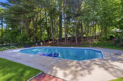 23 Rustic Lane Plaistow NH 03865
