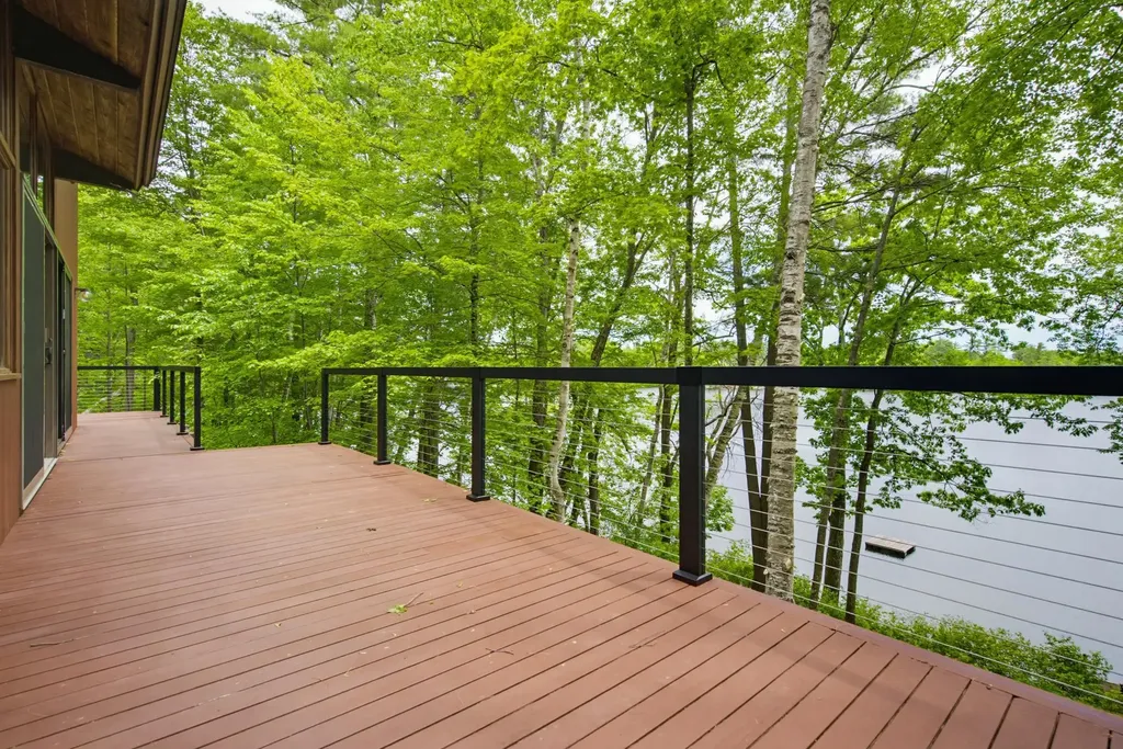 18 Treehouse Way Barrington NH 03825