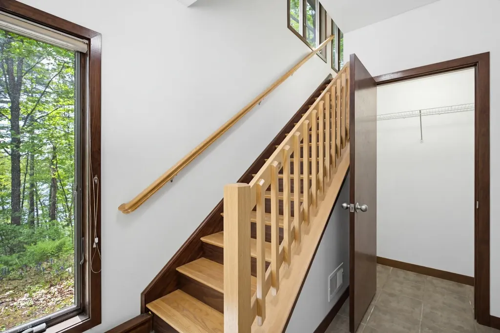 18 Treehouse Way Barrington NH 03825
