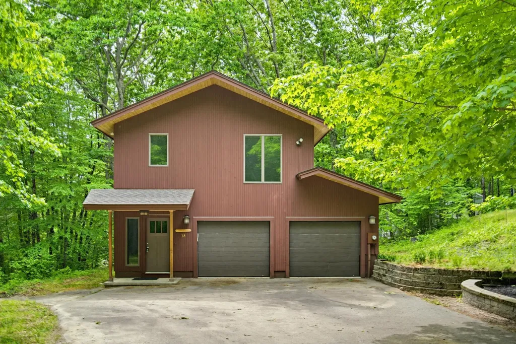 18 Treehouse Way Barrington NH 03825