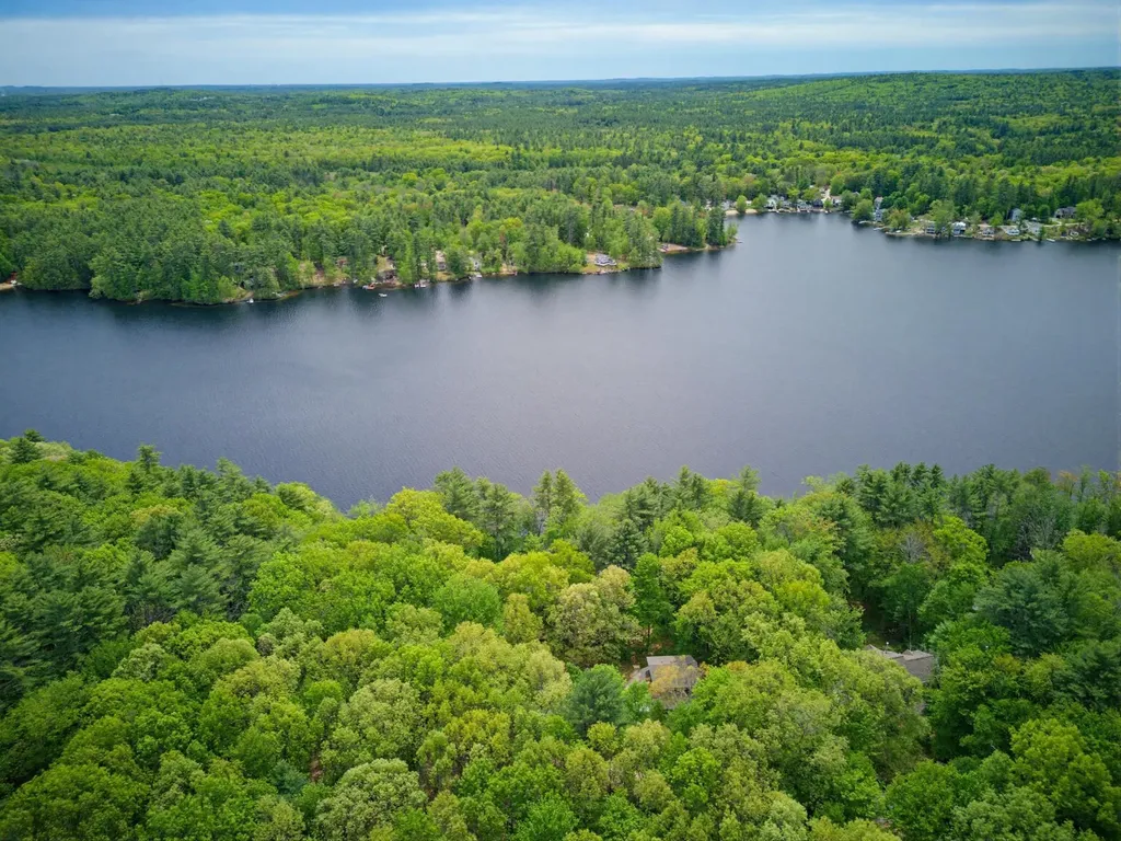 18 Treehouse Way Barrington NH 03825