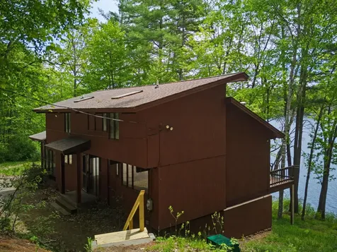18 Treehouse Way Barrington NH 03825