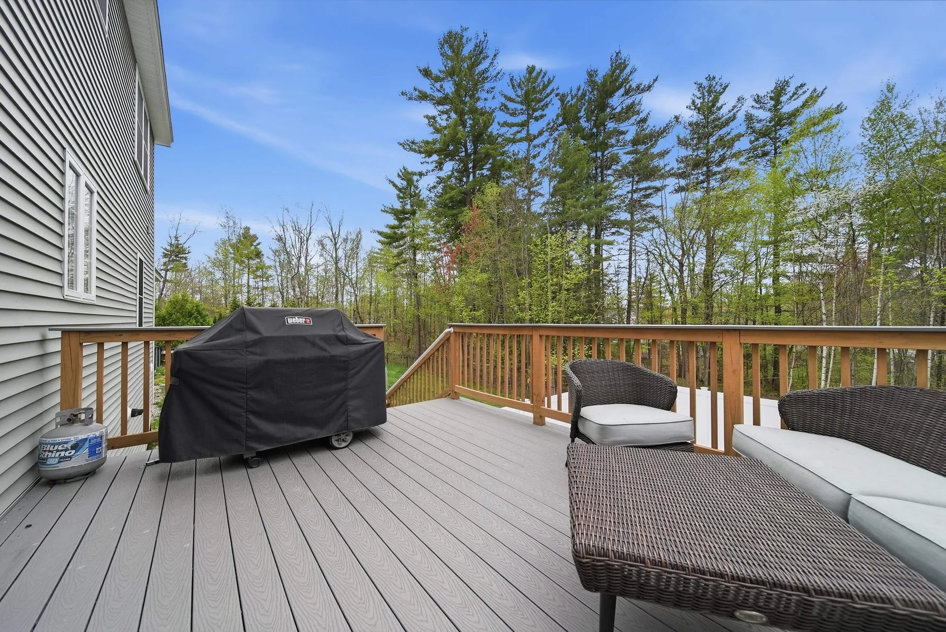 4 Farm Meadows Lane Londonderry NH 03053