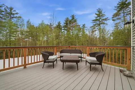 4 Farm Meadows Lane Londonderry NH 03053