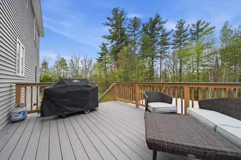 4 Farm Meadows Lane Londonderry NH 03053