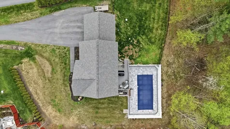4 Farm Meadows Lane Londonderry NH 03053