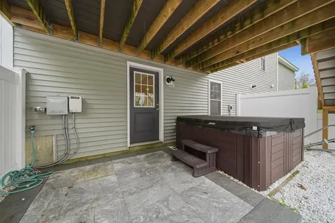 4 Farm Meadows Lane Londonderry NH 03053