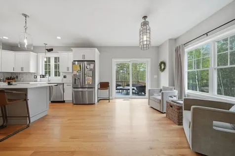 4 Farm Meadows Lane Londonderry NH 03053