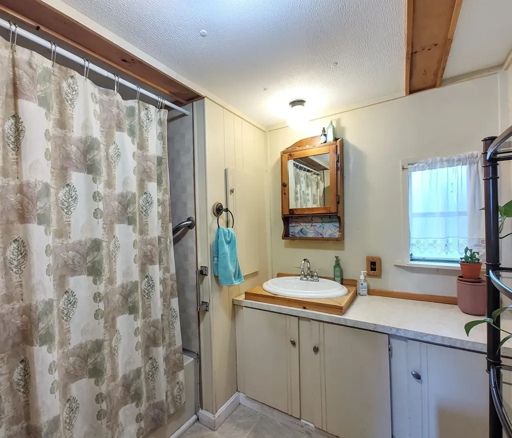 1338 Woodbury Avenue Portsmouth NH 03801