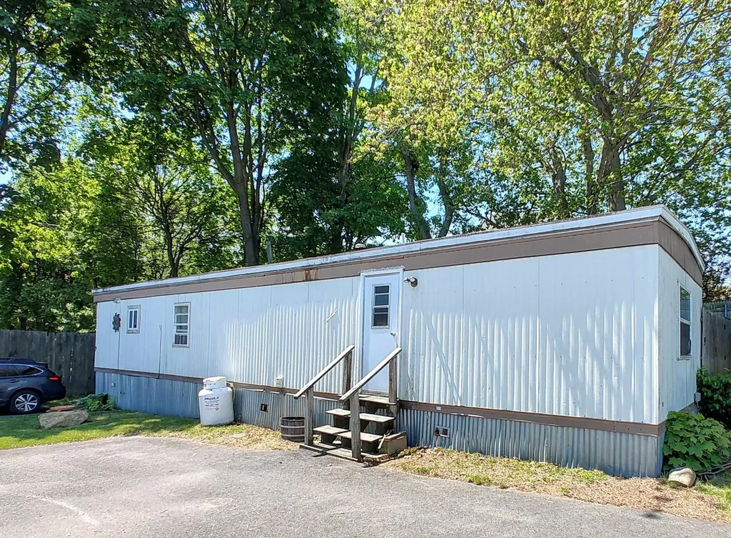 1338 Woodbury Avenue Portsmouth NH 03801