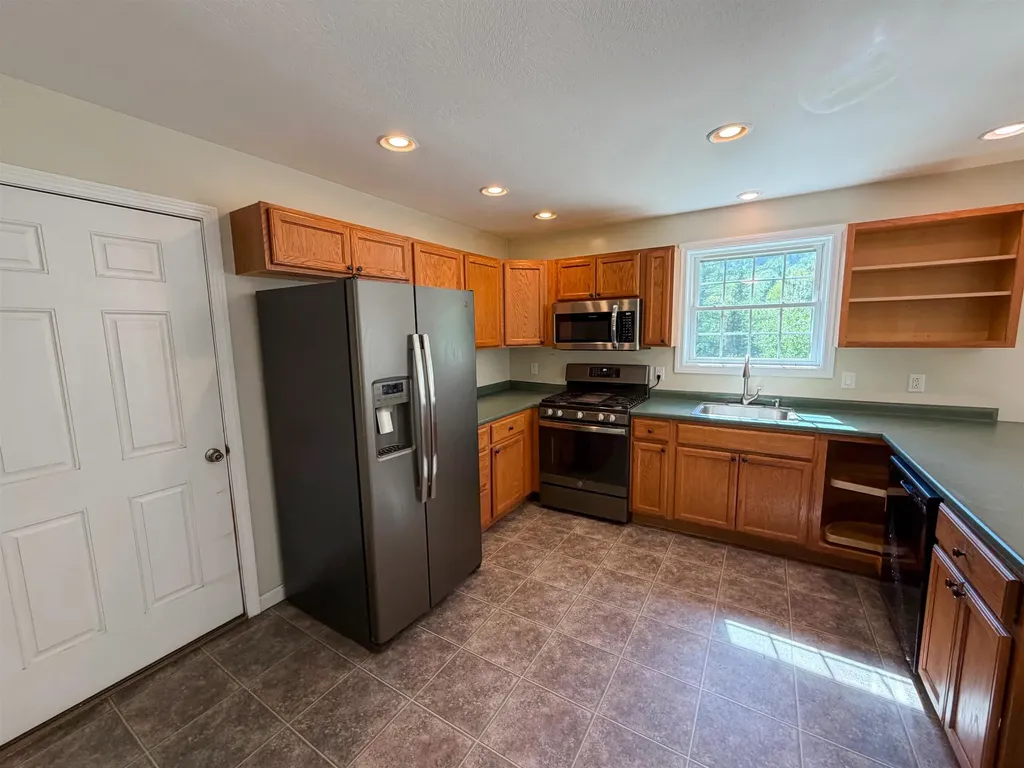 83 Tabor Circle Albany NH 03818-7332