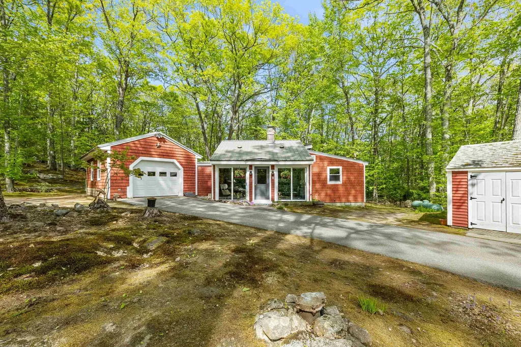 9 Red Oak Road Barnstead NH 03218